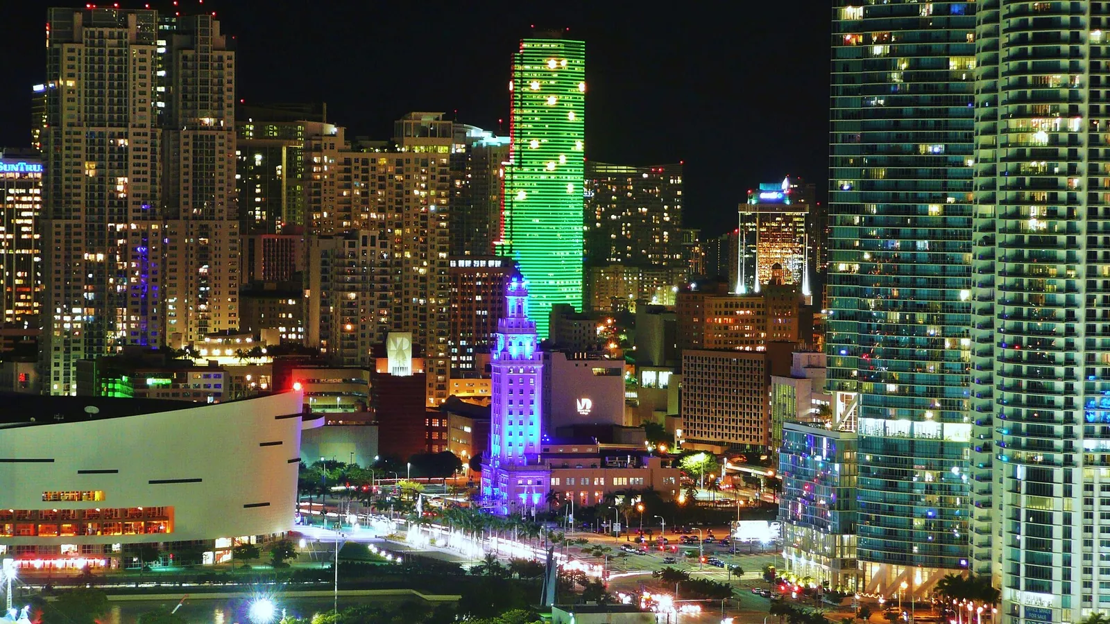 Biscayne Boulevard, real-world photo: Biscayne Boulevard at night with the Freedom Tower and downtown towers, 2010