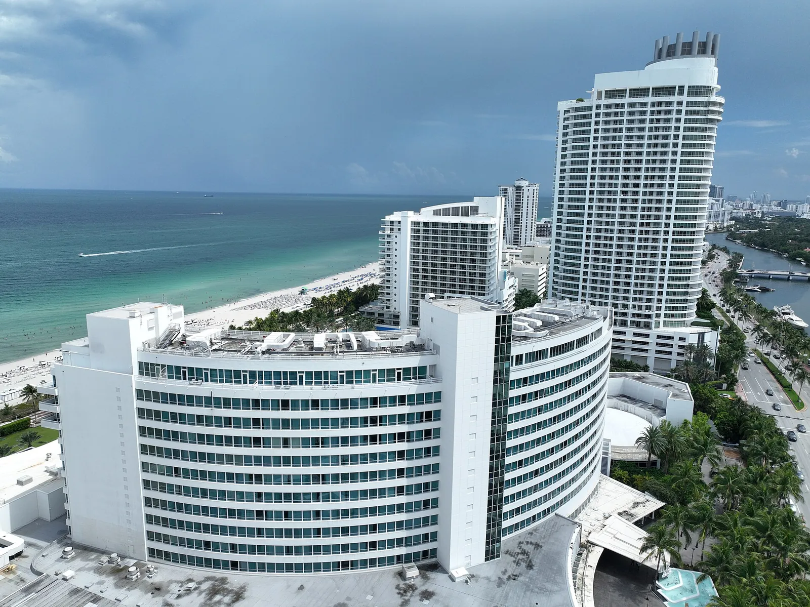 Fontainebleau Miami Beach, Trésor Tower, real-world photo: Aerial view of the Fontainebleau Miami Beach with the Trésor Tower behind, 2025