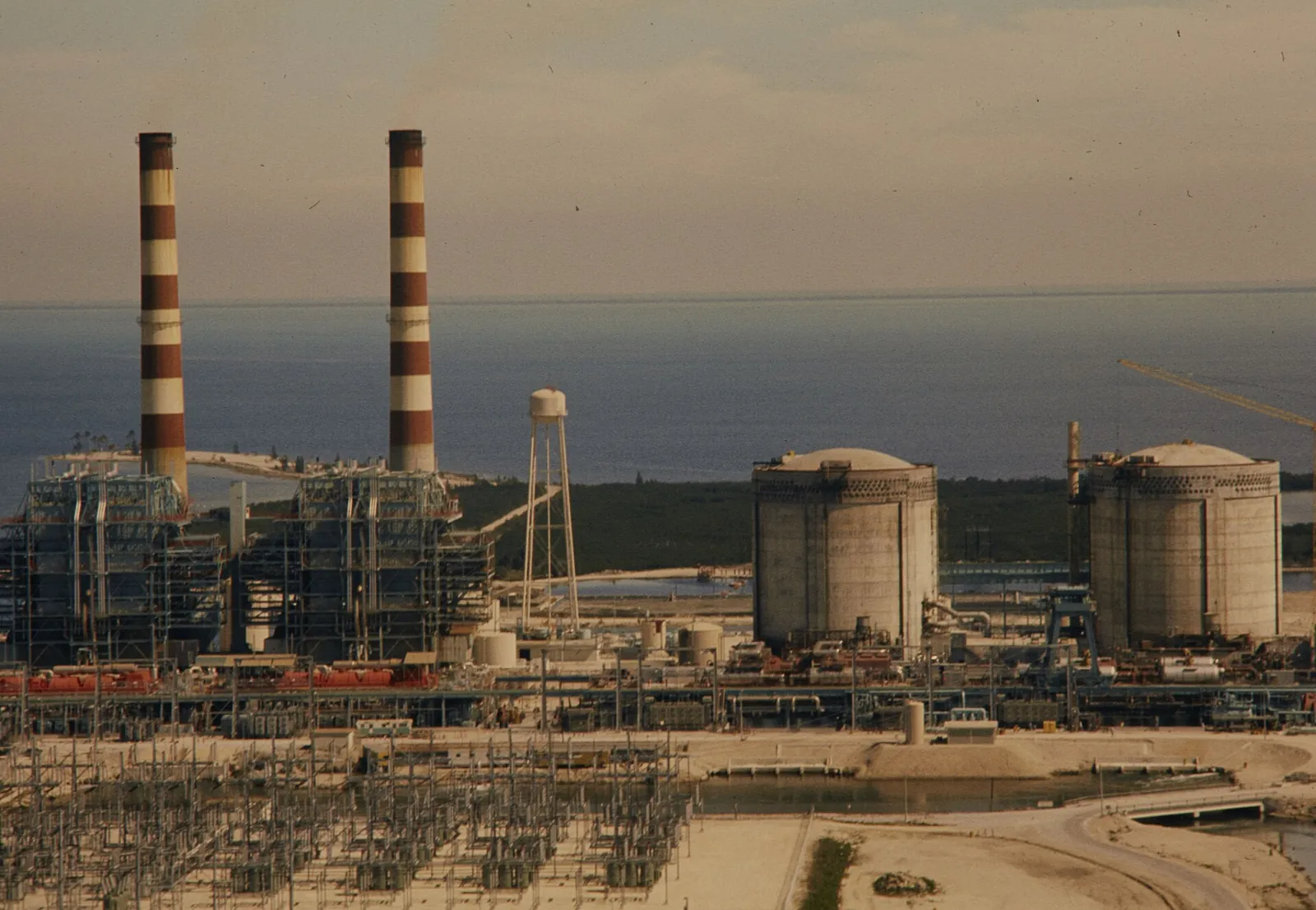 Turkey Point Nuclear Generating Station, real-world photo: Turkey Point Nuclear Generating Station on Biscayne Bay (archival photo)